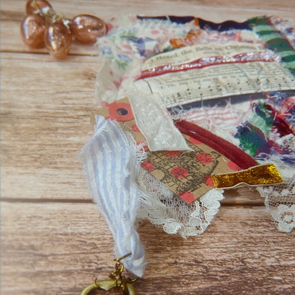 Vintage Santas Key Rustic Slow Stitch Hand Sewn Christmas Pannel - Picture 5 of 6